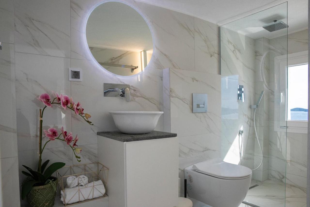 Dk Luxury Suite Néa Péramos Exteriér fotografie